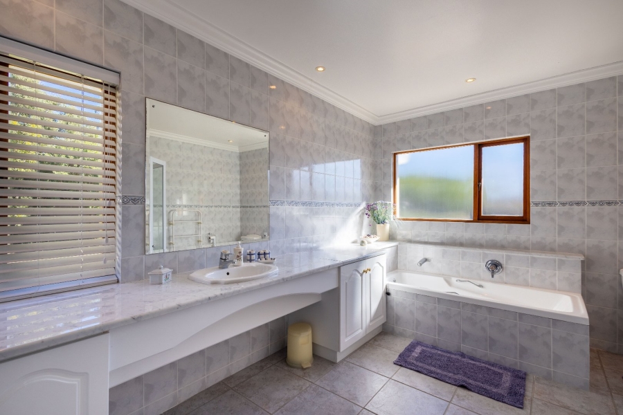 4 Bedroom Property for Sale in Lower Robberg Western Cape